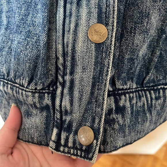 3/$30 EUC forever 21 vintage inspired acid wash bomber denim jacket in size S - Picture 6 of 7